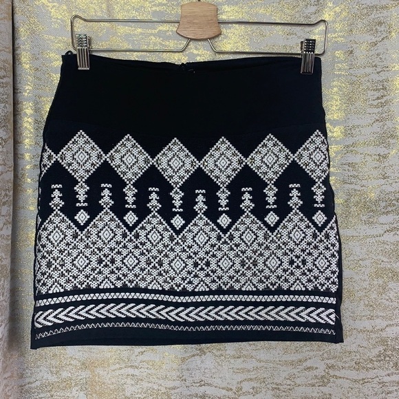 H&m Black/White Aztec Short Woven Fabric Embroidered Straight Skirt Size S - Picture 4 of 13